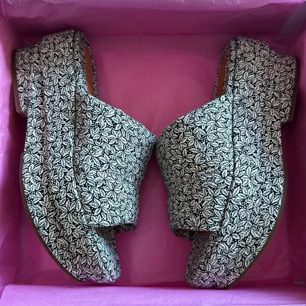 - nib Chie Mihara Garden Print Platform Slide Sandals size 8.5